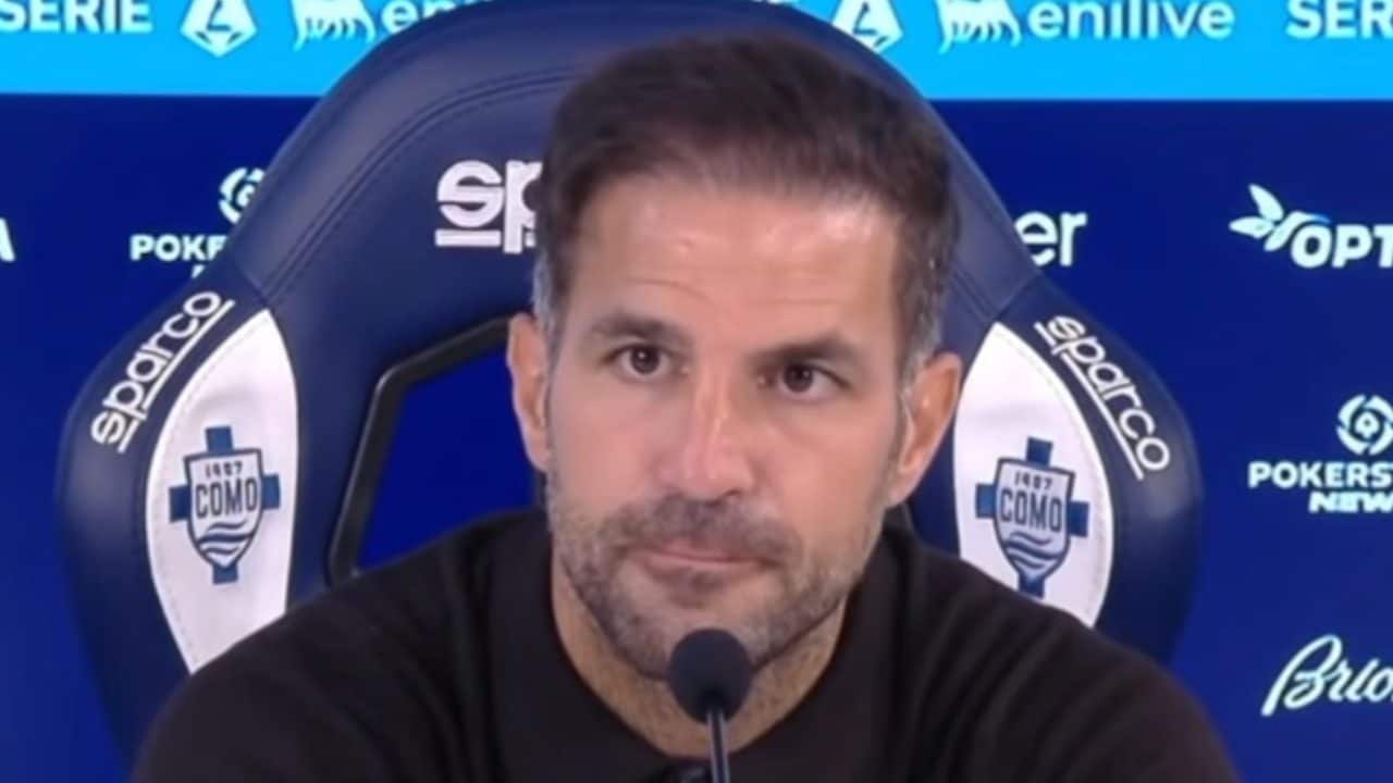 Fabregas replica a Gasperini: "Non convinto dell'espulsione di Malen? Per me c'era quella di Wesley"