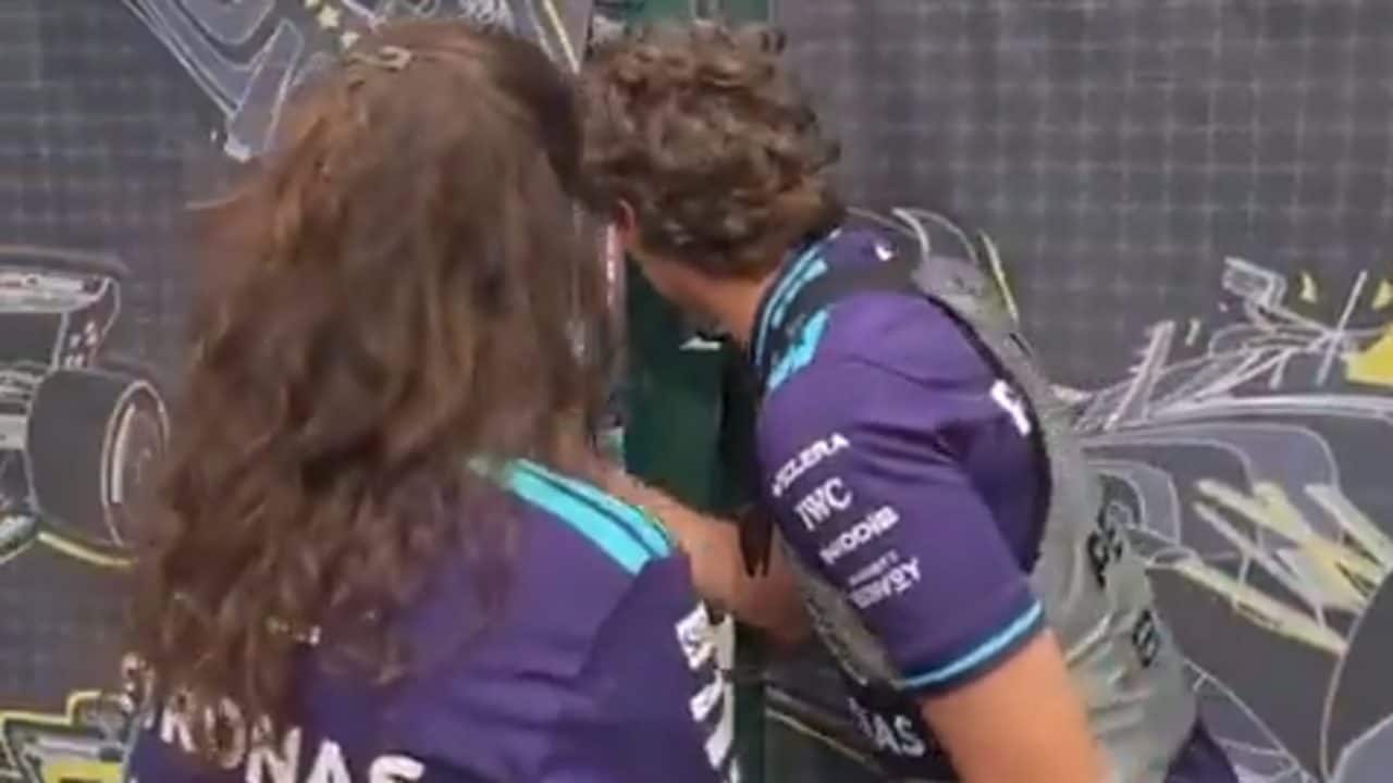 Kimi Antonelli resta chiuso fuori a Singapore e prova a convincere la sicurezza: “Sono un pilota di F1”