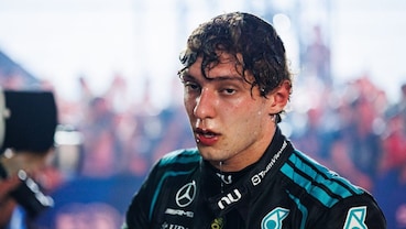 Kimi Antonelli con la tuta Mercedes dopo una sessione di Formula 1. Il pilota è stato esentato dagli impegni stampa in Messico per una malattia virale.
