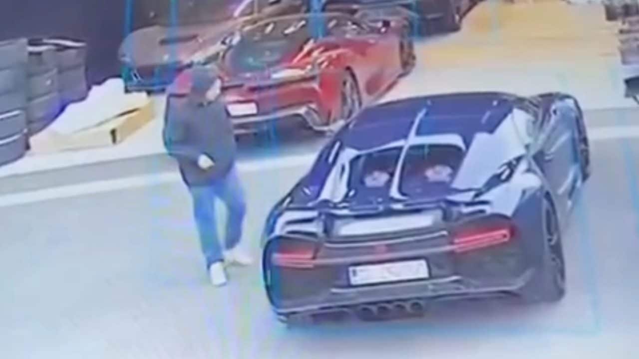 Il CEO di Bugatti lascia le chiavi nella sua Chiron, poi insegue il ladro a bordo di una Porsche per l'Europa