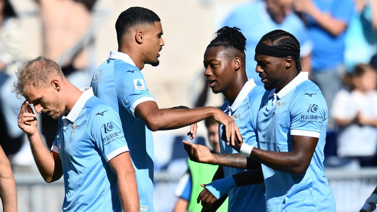La Lazio non si ferma più: 3-1 al Monza e 1° posto con l'Inter. Orsolini-Enem, risorge il Bologna