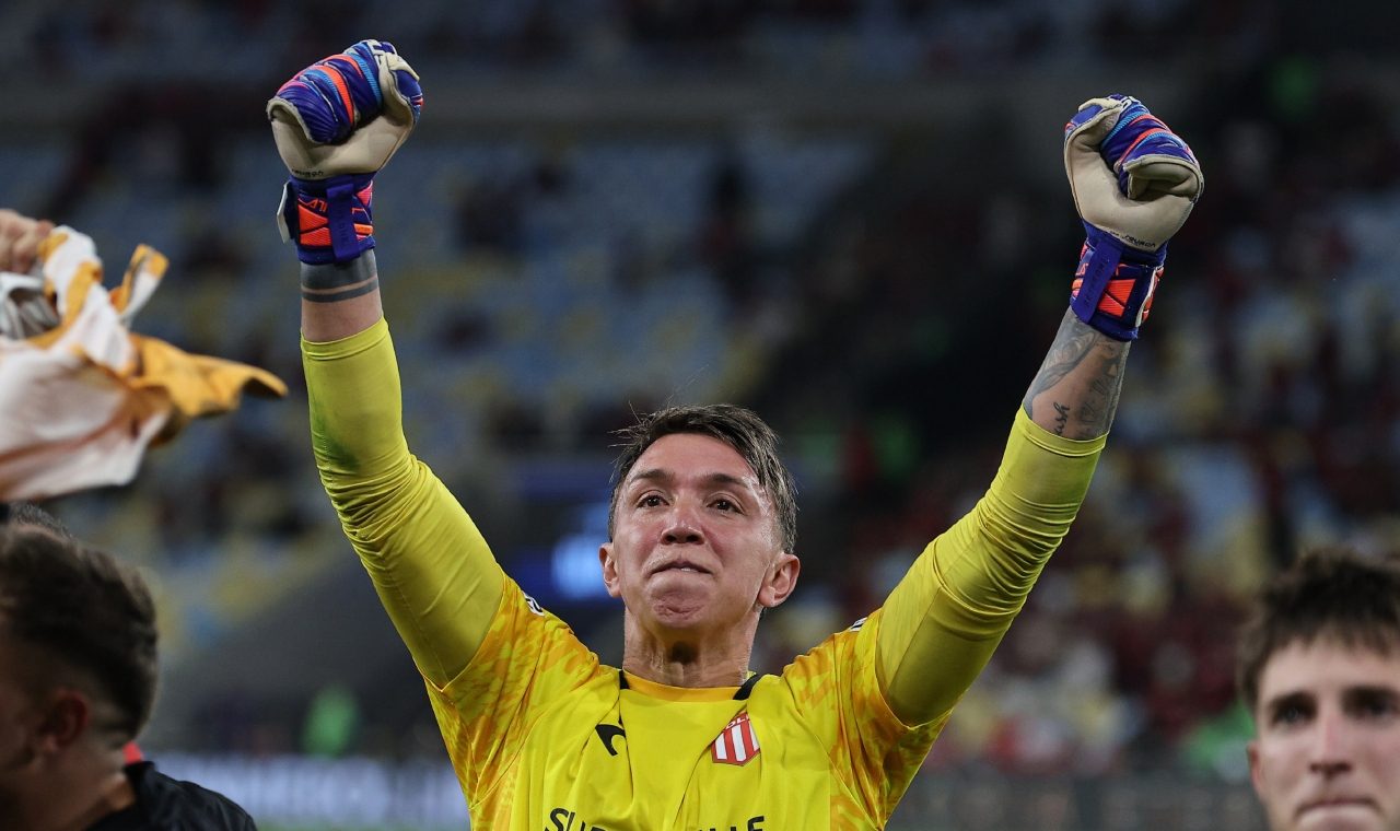 Muslera eroe al Maracanã, para tre rigori e porta l’Estudiantes in finale di Copa Libertadores