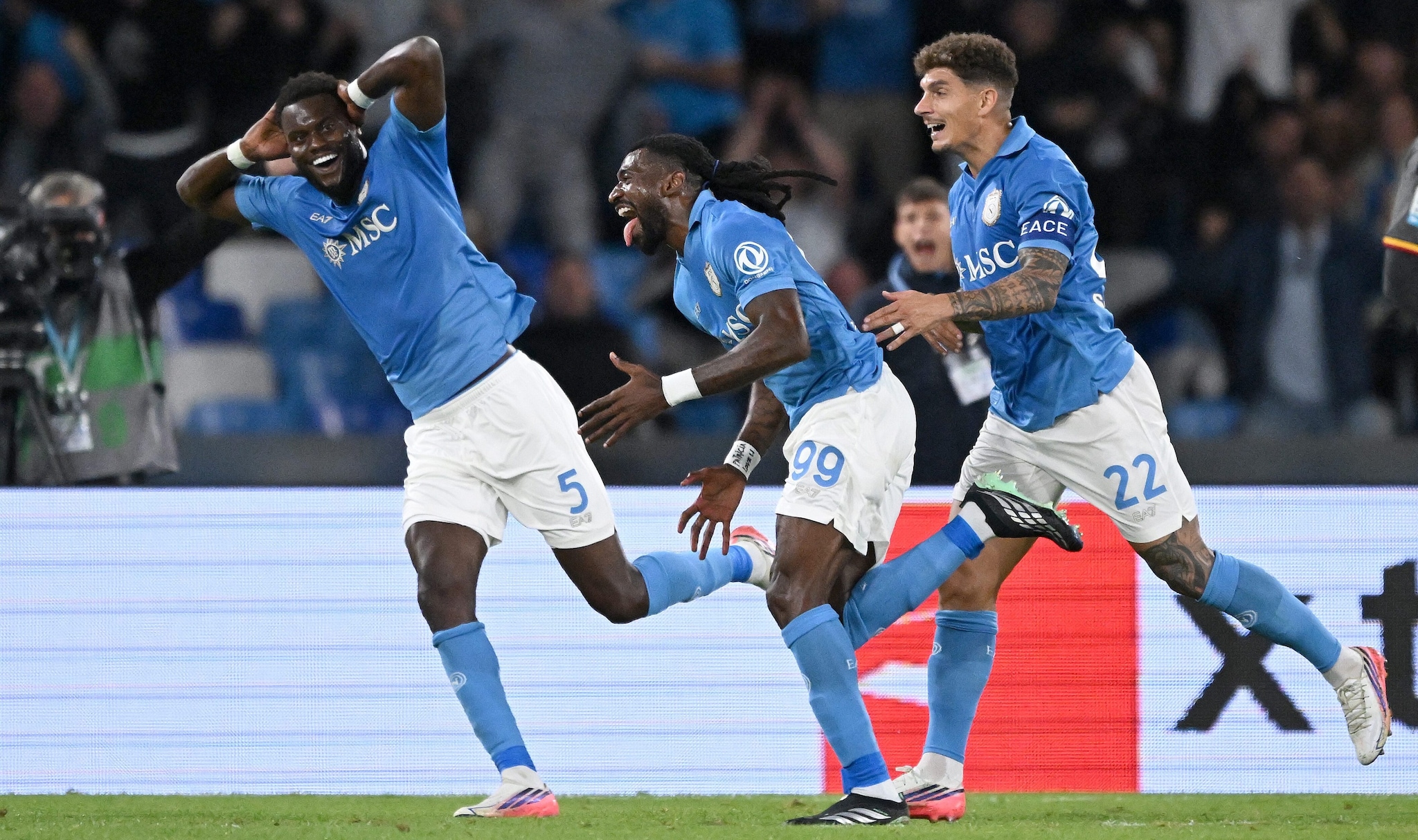 Napoli-Roma è spettacolo puro in una partita pazza: 3-3 al Maradona