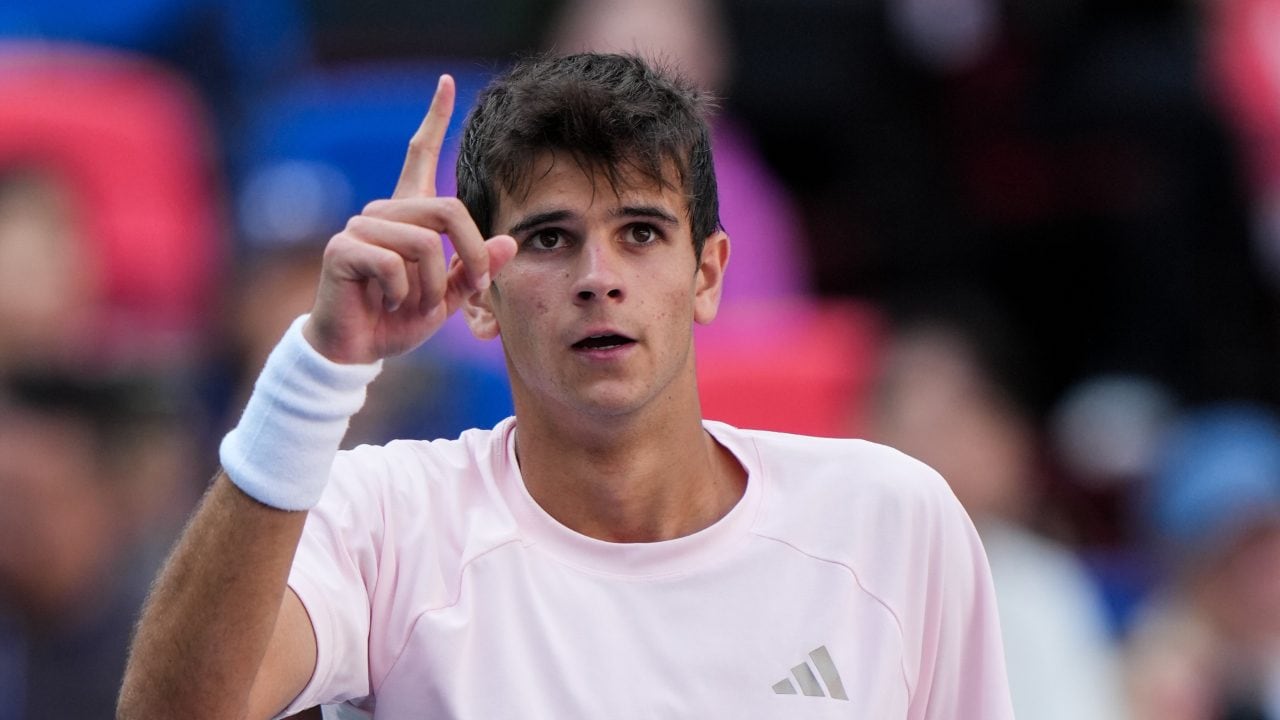 Jodar si rivolge in maniera volgare a un raccattapalle, ma l'arbitro parla spagnolo: il tennista punito a Shanghai