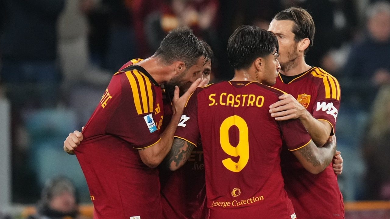 Roma scoppiettante: finale di partita eccezionale e Cagliari ko 4-2: decisivi Mora e Malen