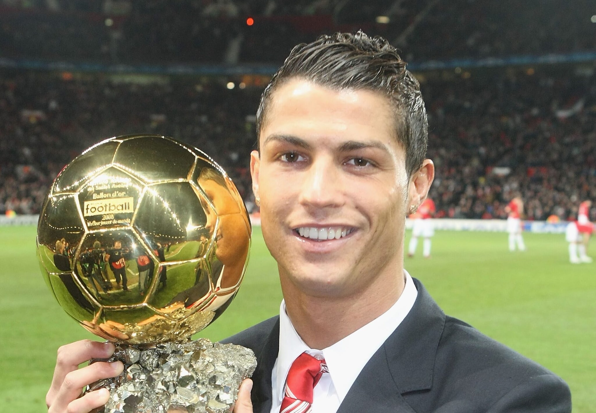 Un euro per votare Cristiano Ronaldo contro Messi: così hanno inventato il Pallone d'Oro di tutti i tempi