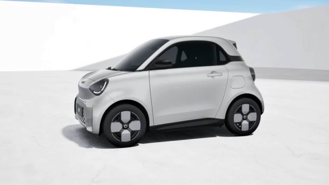 Com'è fatta la Smart #2: la nuova due posti costa quasi 20 mila euro e sarà in vendita dal 2027
