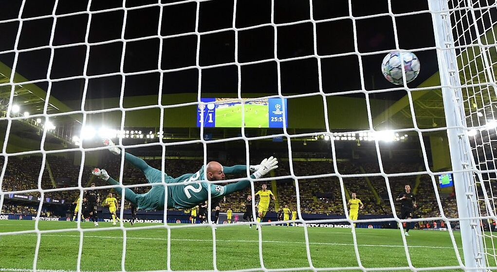 Napoli, due errori e poi il buio: col Villarreal sparisce nella ripresa e perde 3-1