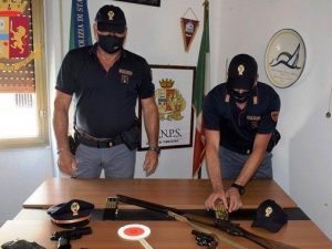 Le armi detenute in casa dal signore – foto di repertorio