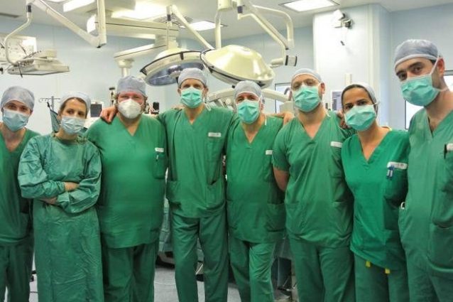 L’equipe dei medici del Gemelli che ha eseguito con successo l’operazione