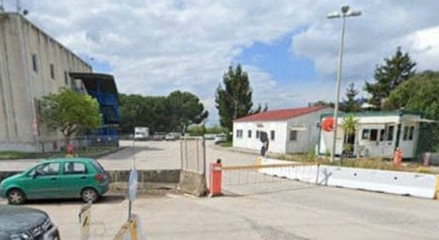 Uno degli ingressi al centro logistico di Santa Palomba. (Foto da Google Maps)