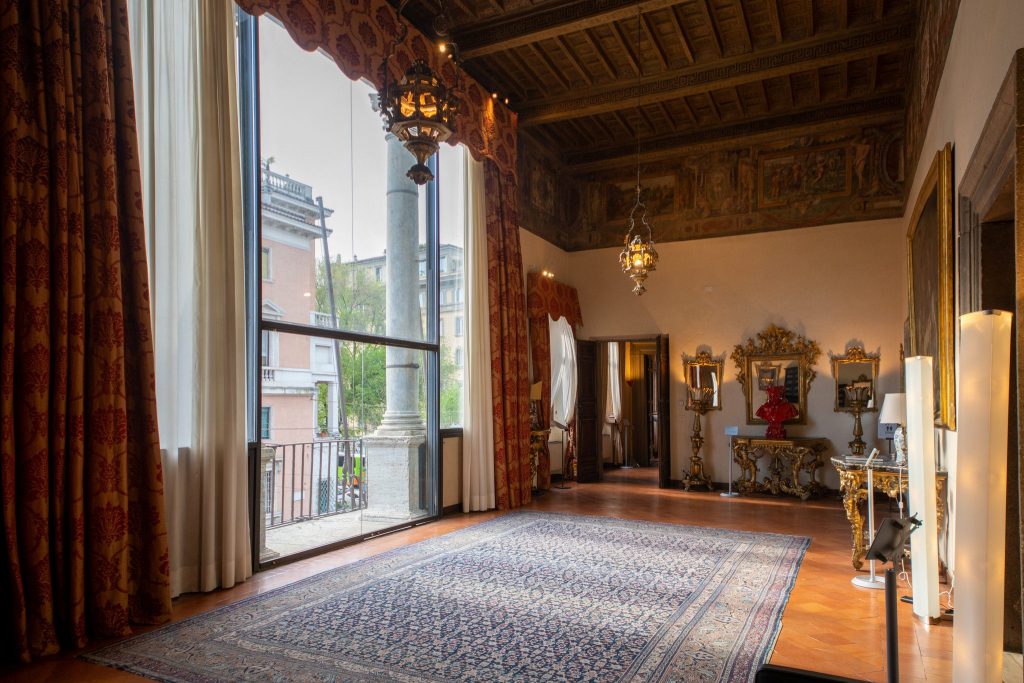 Palazzo Borromeo, sala della Loggia