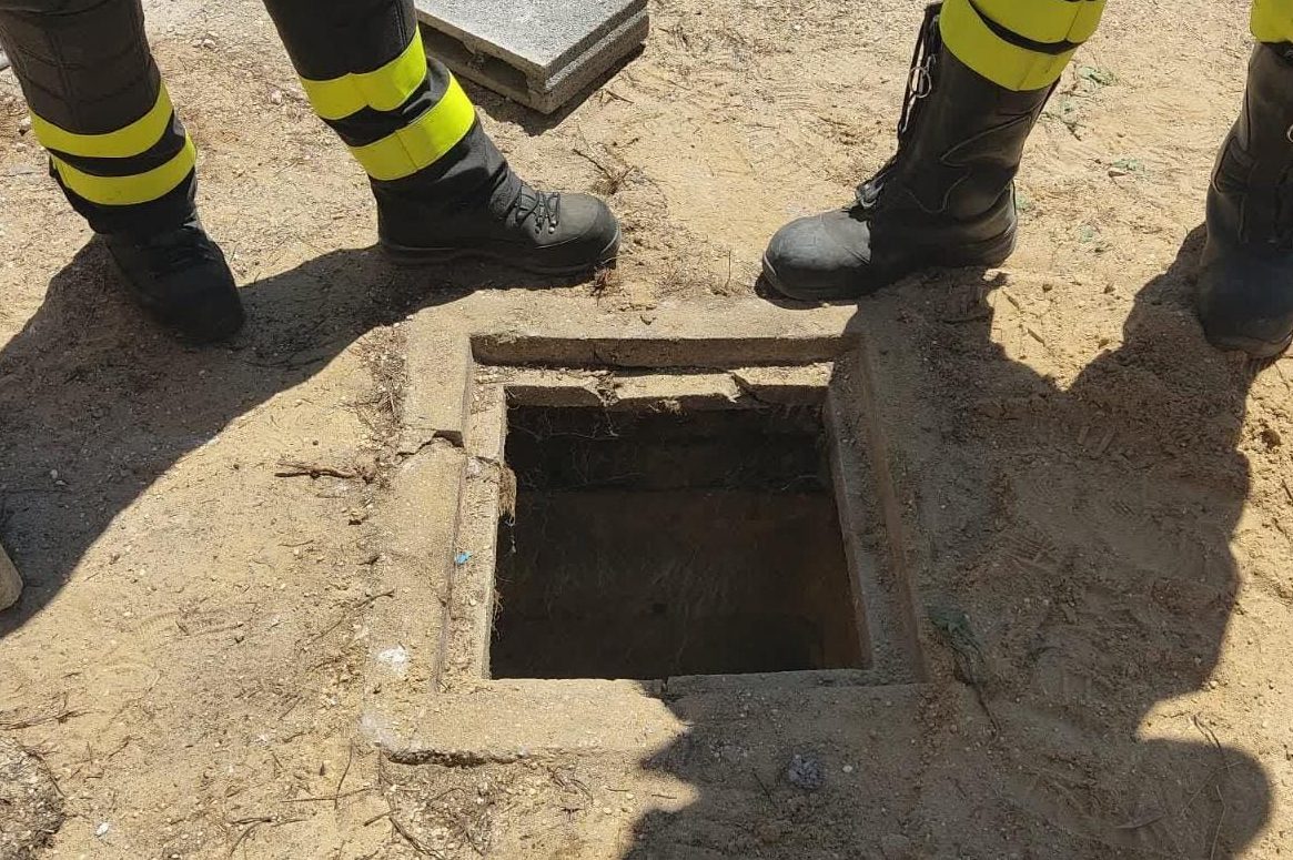 Il pozzo in cui è caduto il bimbo a Primavalle (Immagine dei vigili del fuoco)