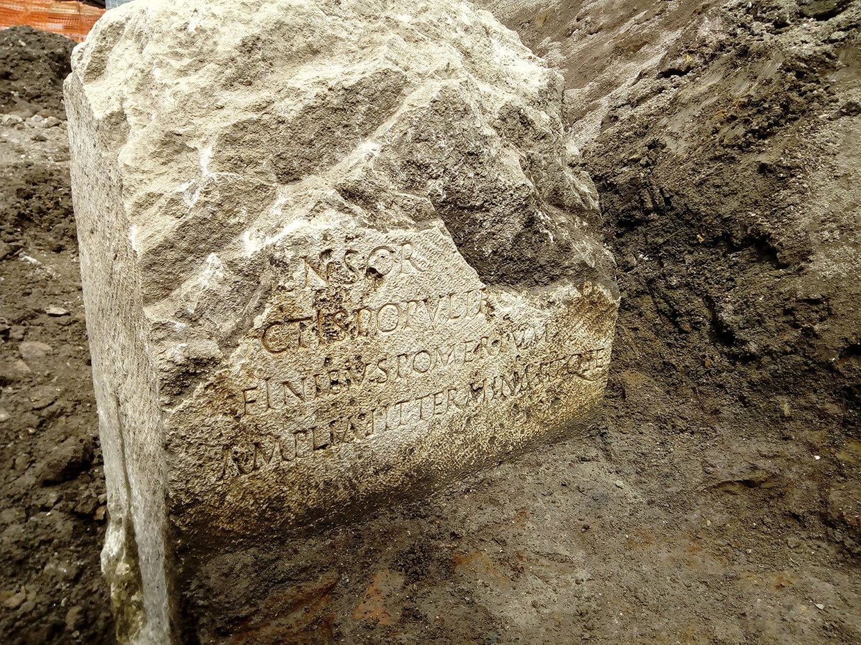 Ritrovato raro cippo dell'epoca dell'imperatore Claudio: delimitava il ...