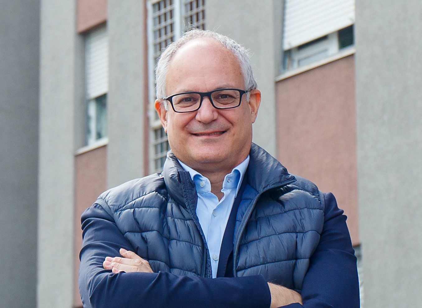 Roberto Gualtieri in campagna elettorale nel V Municipio (La Presse)