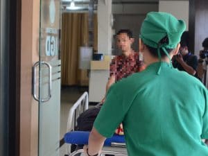 Aggredisce infermiere e distrugge pronto soccorso del San Giovanni: gli avevano negato dei farmaci