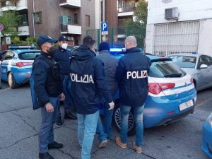 arresto-polizia-droga-spaccio-2-300x225.jpeg