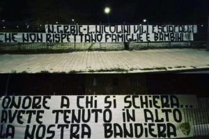 Striscione degli ultras della Roma contro giornalisti di Fanpage e RomaToday: la nostra solidarietà