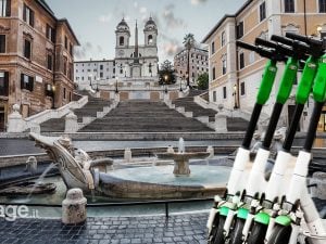 Stop a monopattini e bike sharing per 30 giorni a Roma: “Sono troppi nel centro città”
