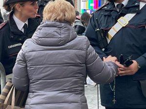 &#8220;Dammi mille euro al mese o ci saranno conseguenze&#8221;, arrestata una donna che estorceva denaro a un&#8217;anziana