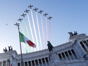 frecce-tricolori-2-giugno-2024-festa-della-repubblica-a-che-ora-dove-vederle-300x225.jpeg