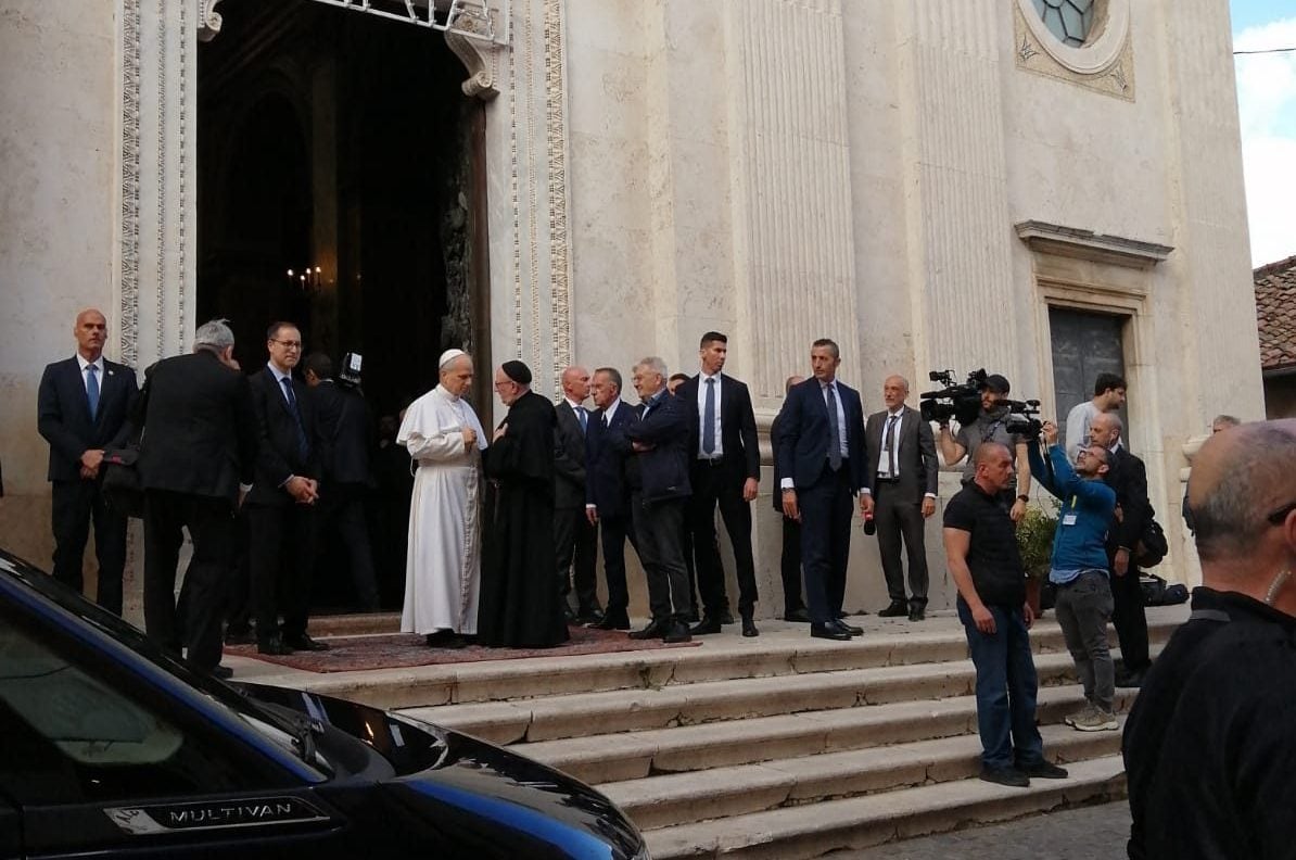 Papa Leone XIV a sorpresa in visita alla Basilica della Madonna del