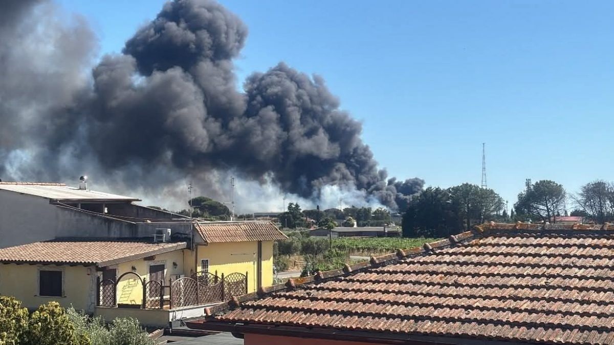 Foto Facebook – incendio a Santa Palomba