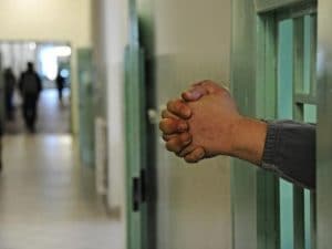 Detenuto massacrato di botte nel carcere di Rebibbia: è in coma con lesioni cerebrali gravissime