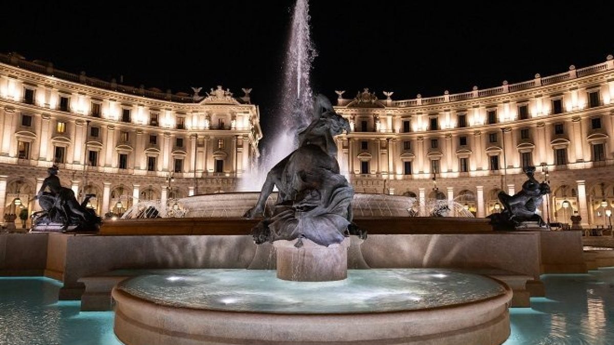 La Fontana delle Naiadi dopo il restauro.