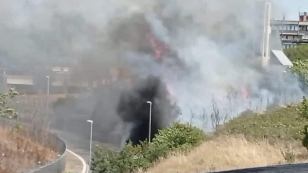 L’incendio tra viale Togliatti e via Prenestina