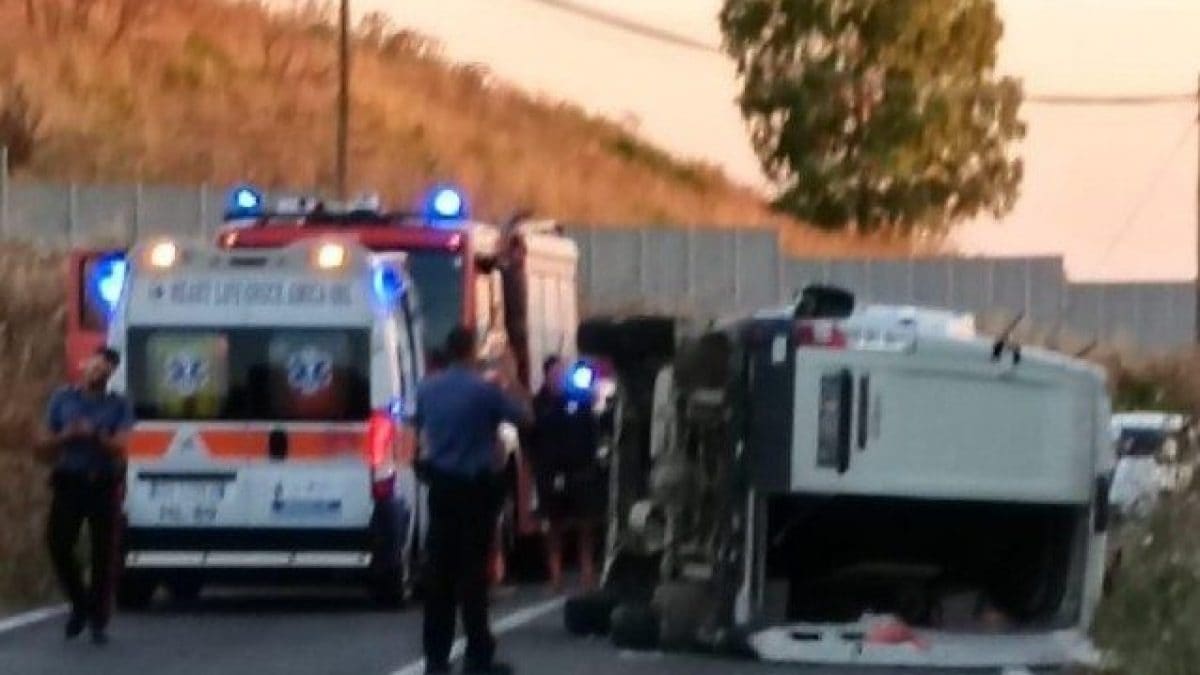 L’incidente in via Furbara Sasso (Foto dei vigili del fuoco)
