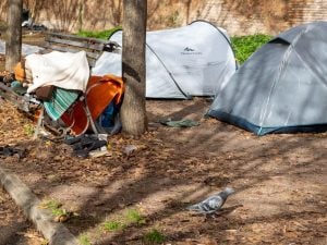 Famiglia sfrattata senza preavviso a Roma, ora una bimba di 4 anni rischia di finire per strada