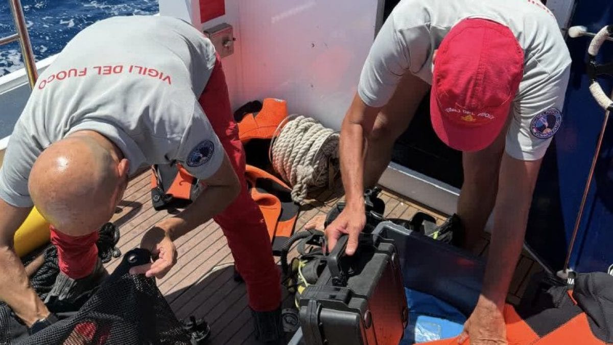 I sommozzatori ad Anzio alla ricerca del disperso
