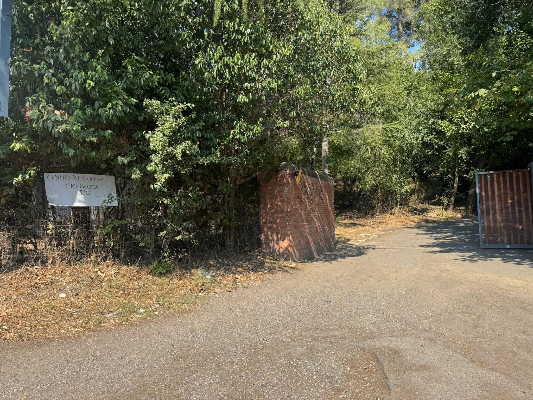 L’ingresso del centro di accoglienza straordinario di via Boccea.