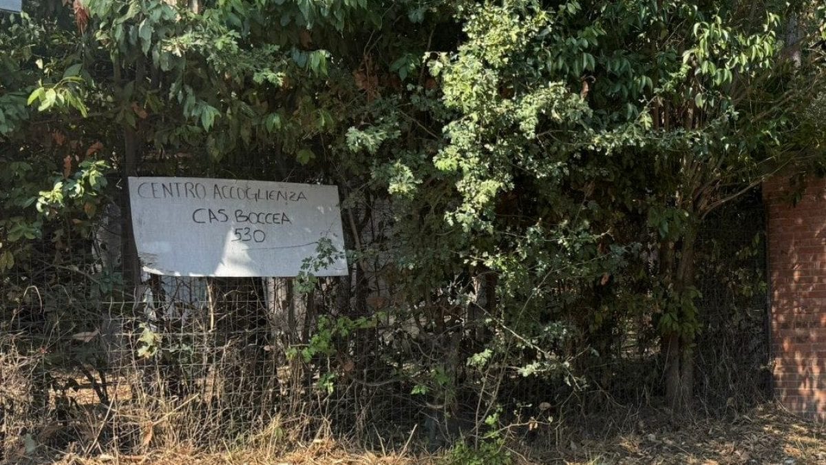 Ciò che si vede da via Boccea, all’altezza dell’ingresso del nuovo centro di accoglienza straordinario gestito dalla Croce Rossa di Roma.