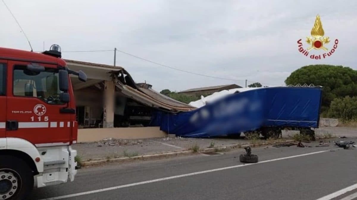 L’incidente mortale sull’Aurelia (Foto dei vigili del fuoco)