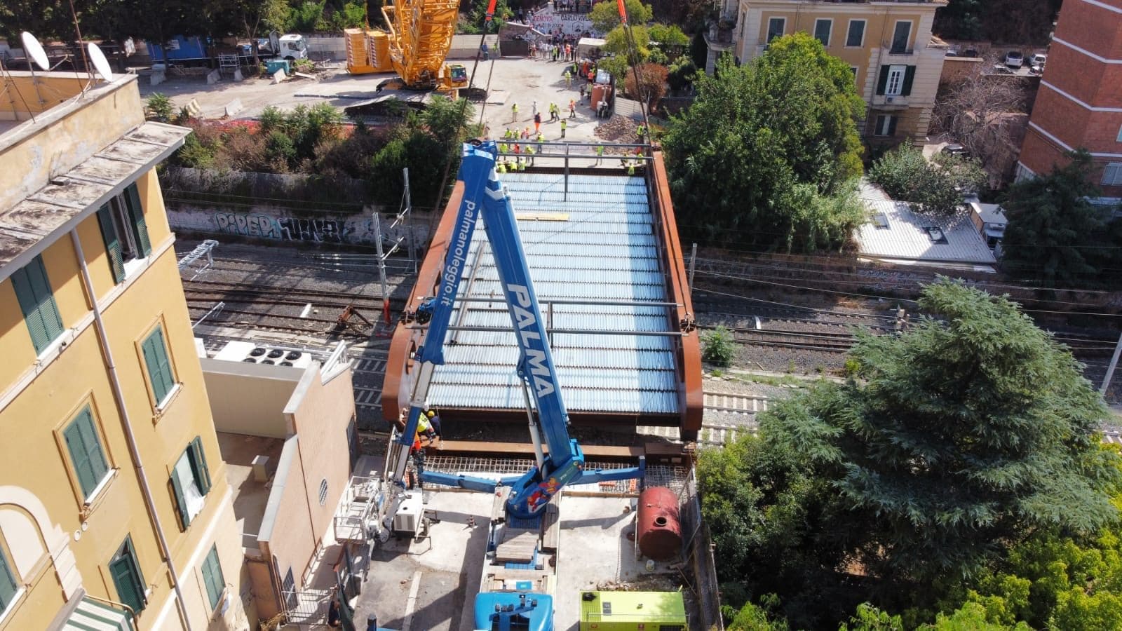 Il posizionamento dell’impalcatura del ponte