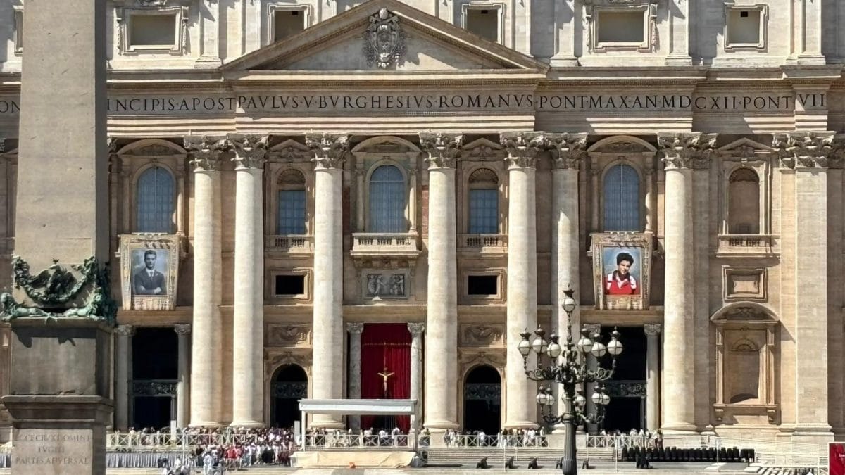 Gli stendardi di Carlo Acutis e Piergiorgio Frassati, domenica 7 settembre santi