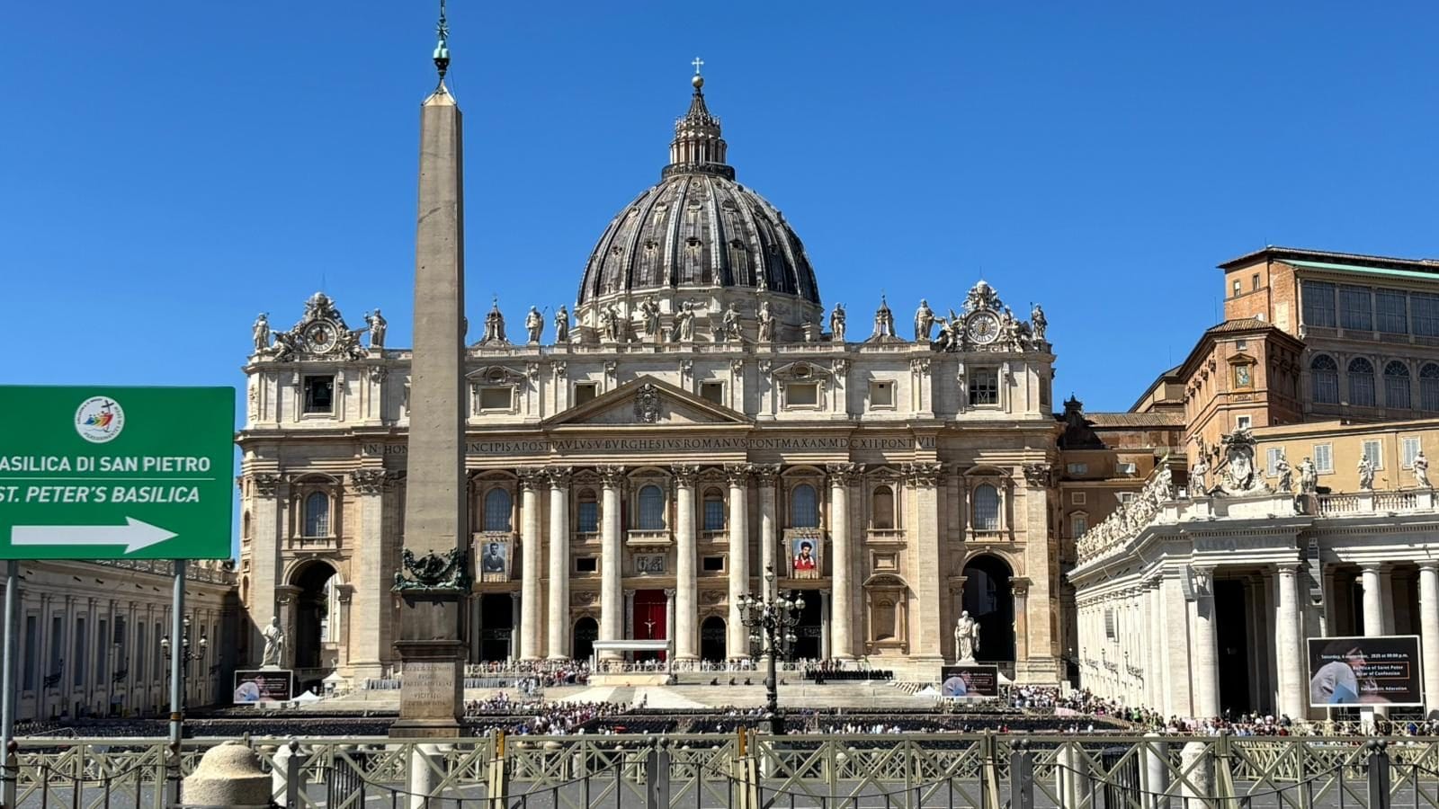 Piazza San Pietro attende la canonizzazione di Acutis e Frassati