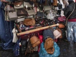 bancarelle-ambulanti-1758903644467-300x225.jpg