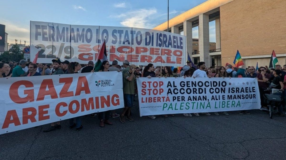 L’inizio del corteo davanti alla Sapienza a Roma.
