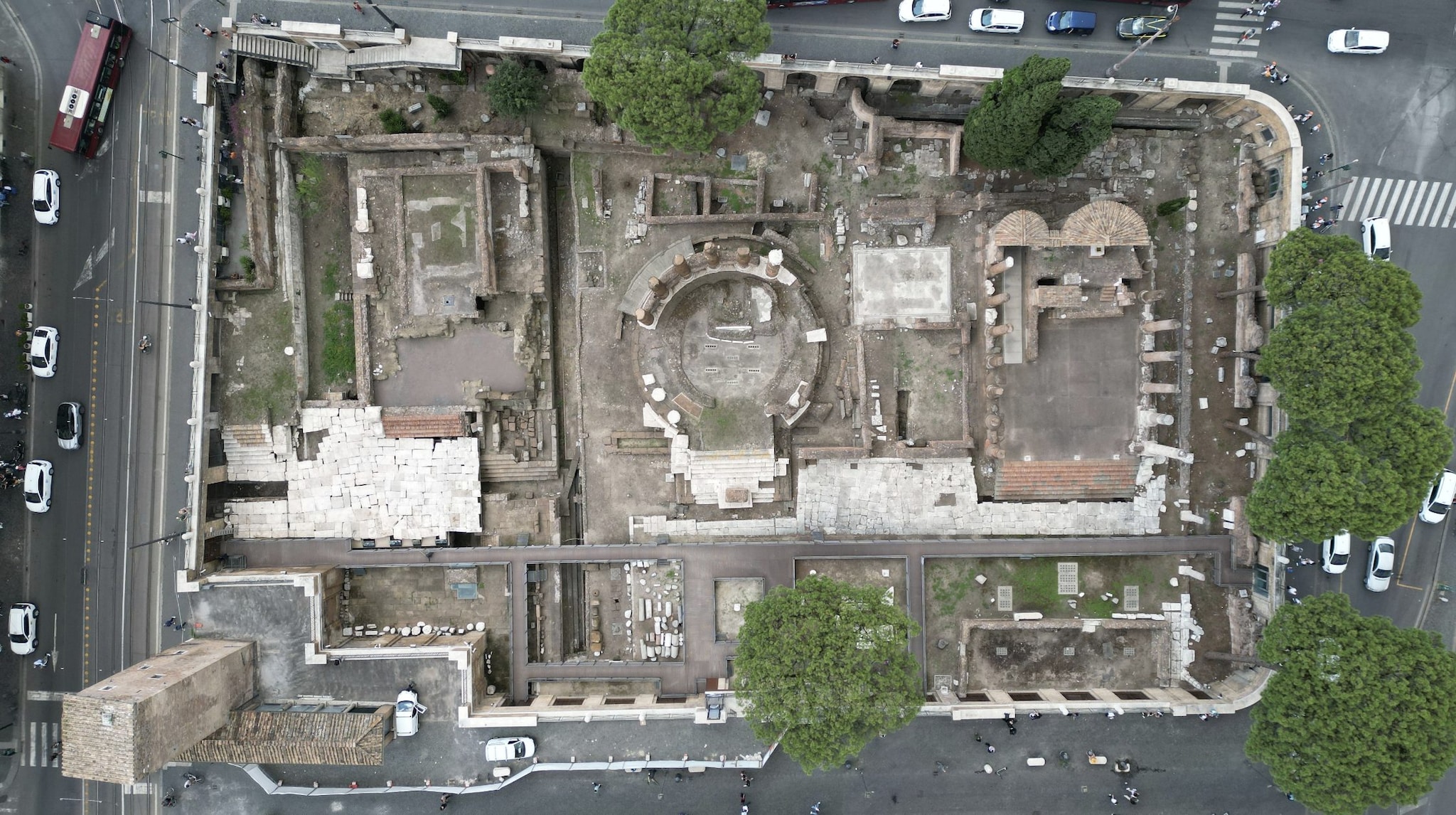L’area archeologica di Largo di Torre Argentina vista dall’alto