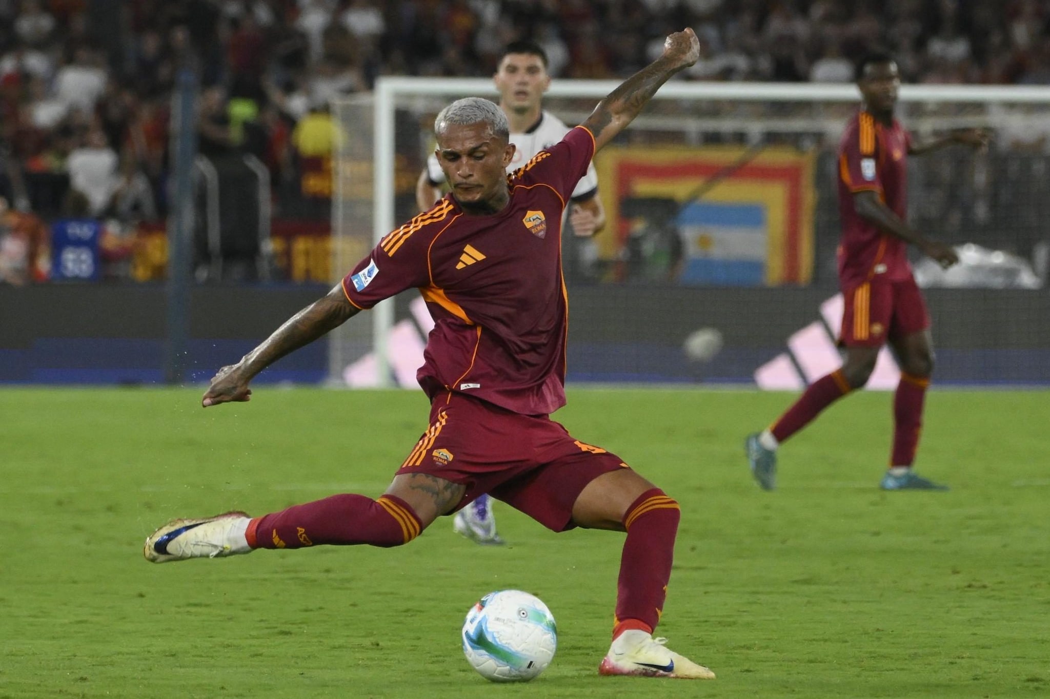 Vigilante più veloce di Wesley Franca: ladri in fuga dalla villa del giocatore della Roma