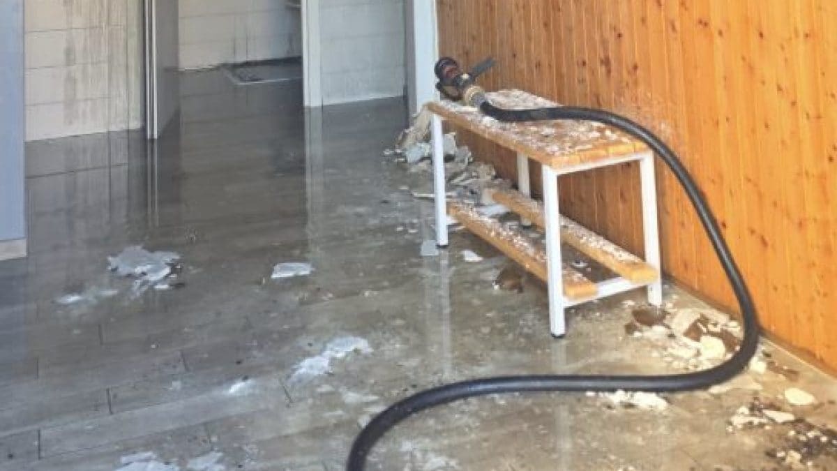 Un dettaglio della sauna andata a fuoco all’hotel Hilton di Fiumicino.