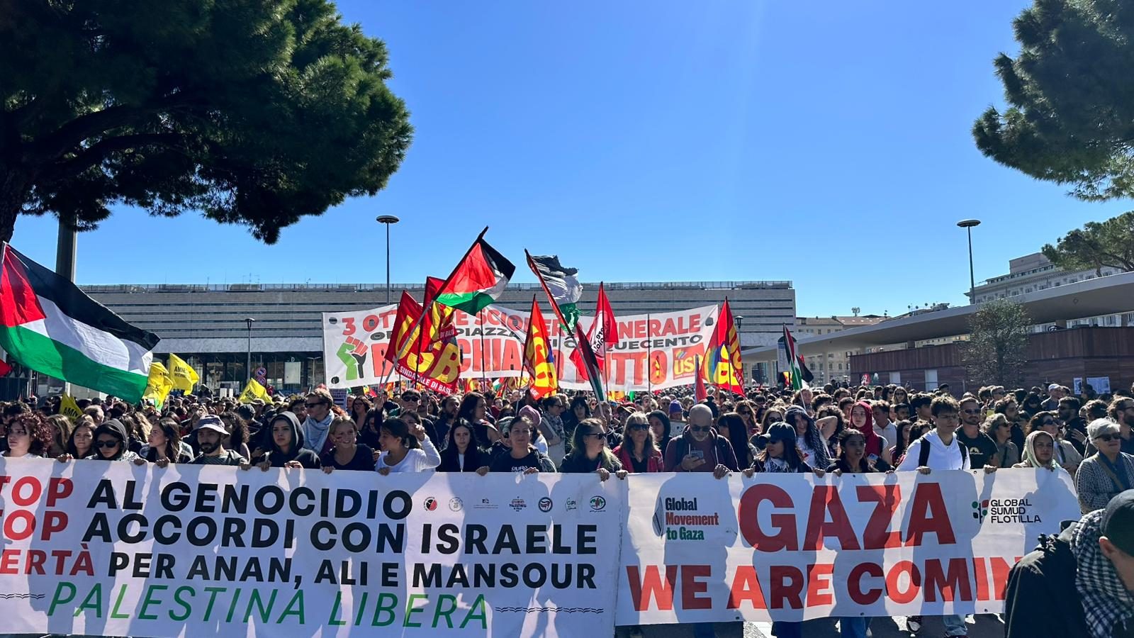 La partenza da piazza dei Cinquecento.