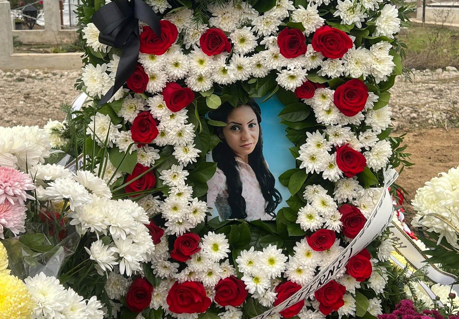 In Romania i funerali di Ana Maria Andrei, uccisa da Vasile Frumuzache