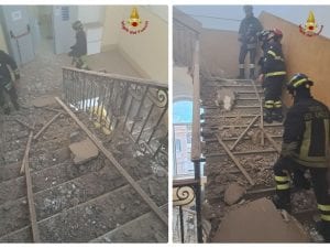 Crolla il controsoffitto di una scuola a Roma: studenti evacuati, hanno respirato polvere