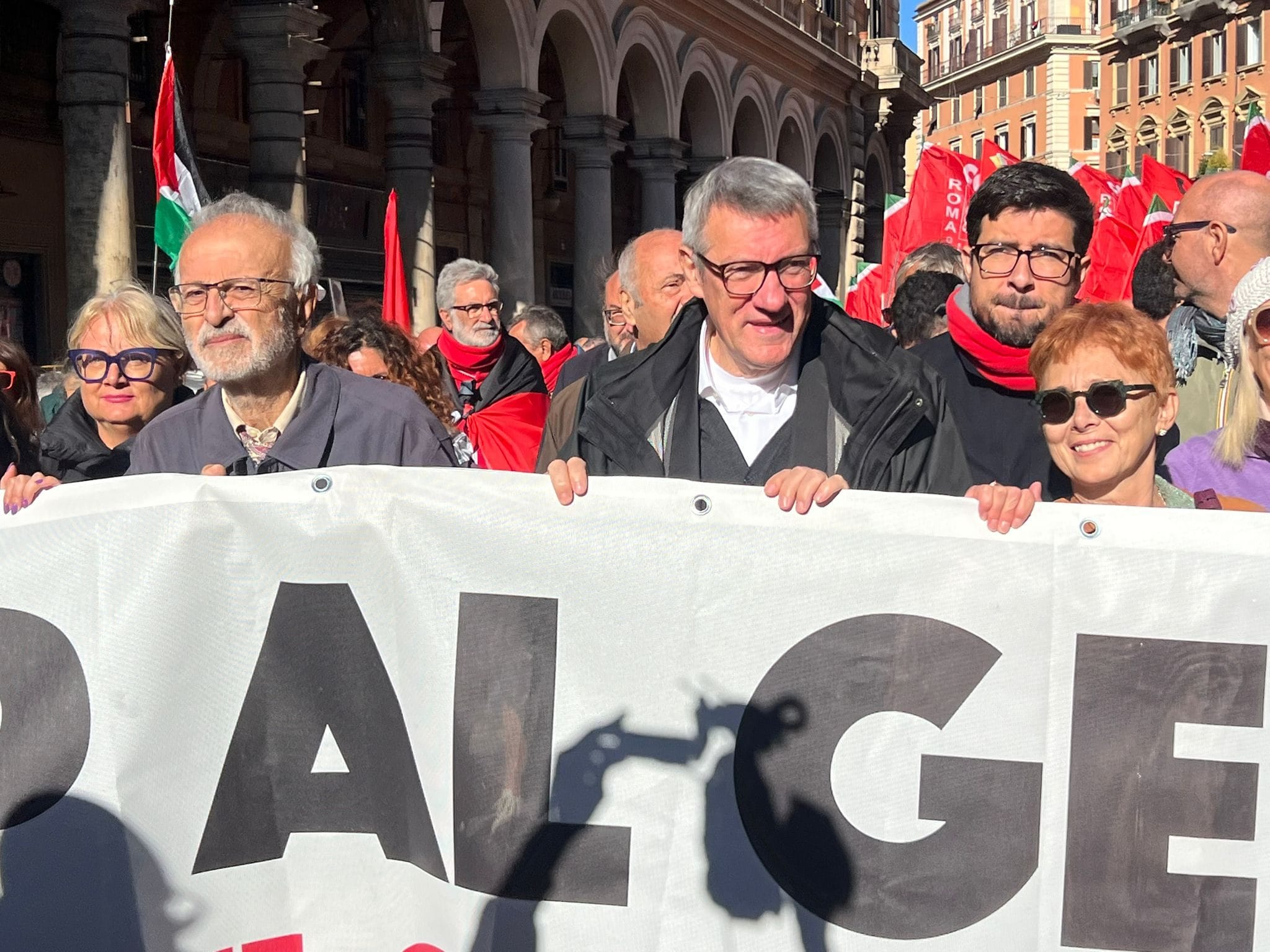 Landini in testa al corteo partito da piazza Vittorio.