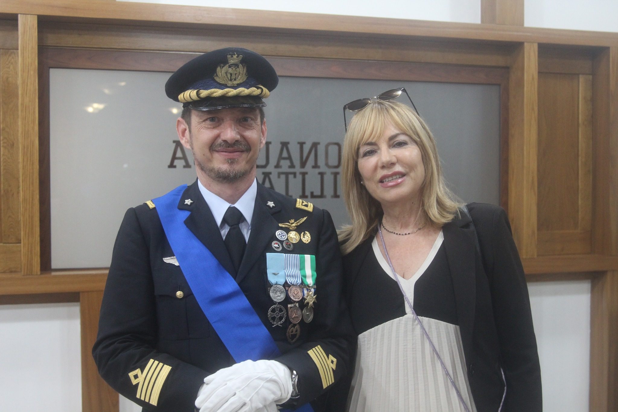 Simone Mettini con la sindaca di Latina Matilde Celentano