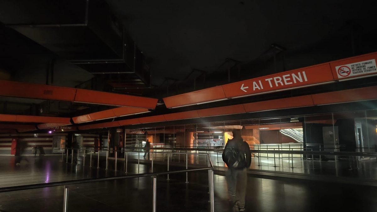 La stazione Cornelia al buio durante il guasto.